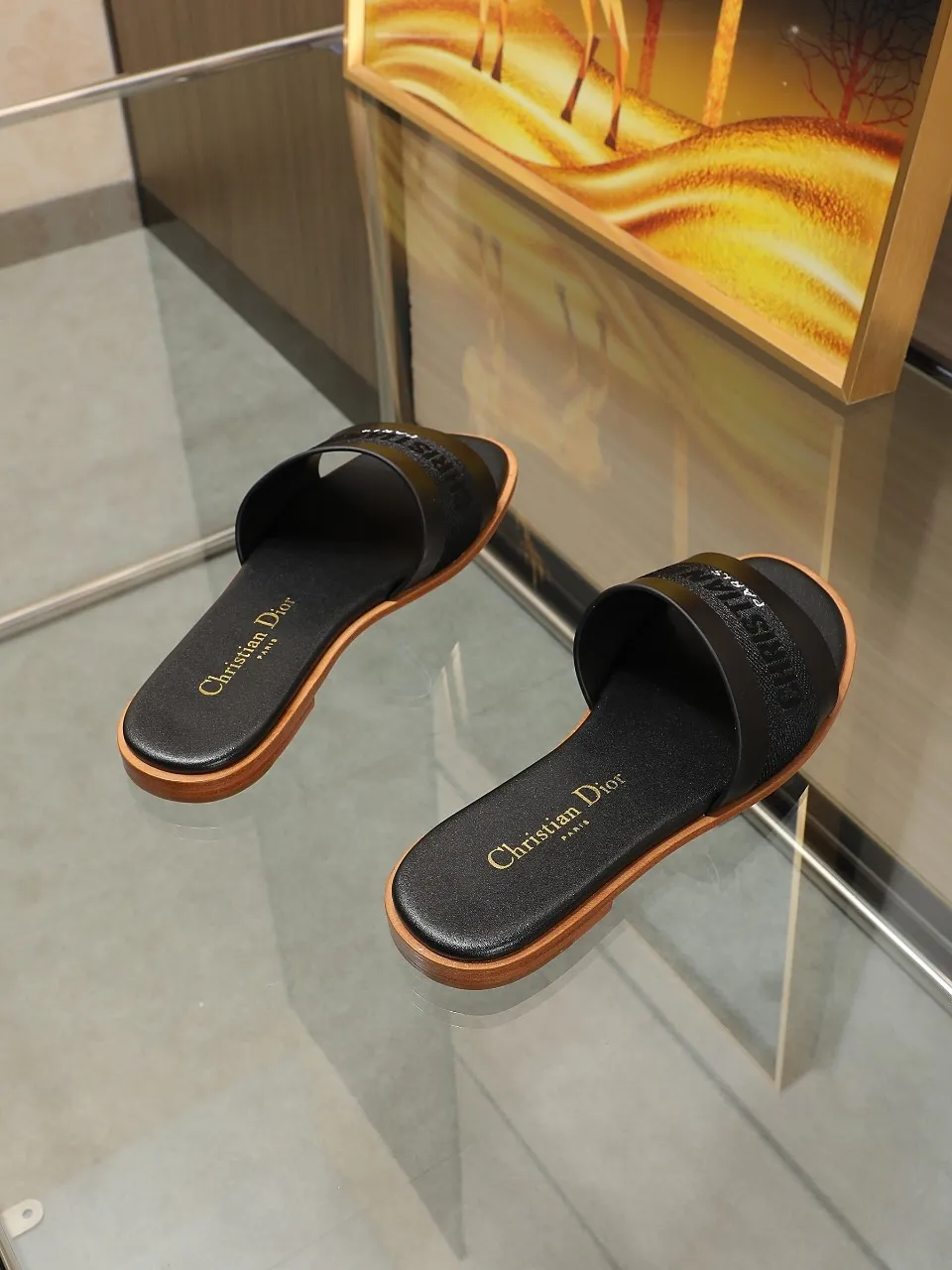 👟👟Ex-factory price 340👟👟 Dior flat slippers, leather upper with electric embroidery weaving, embroidered letters, and sheepskin lining. Leather outsole, size: 35-42